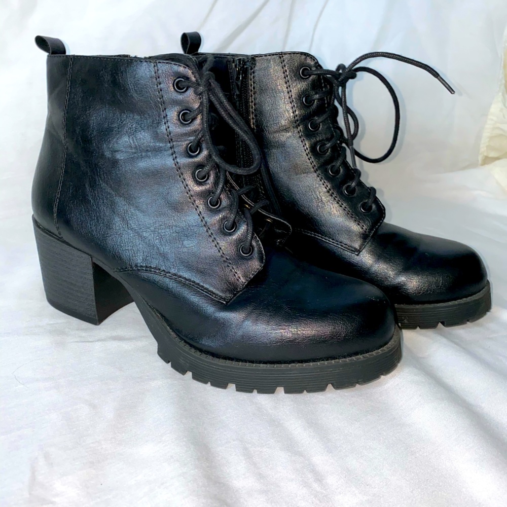 Soda Combat boots